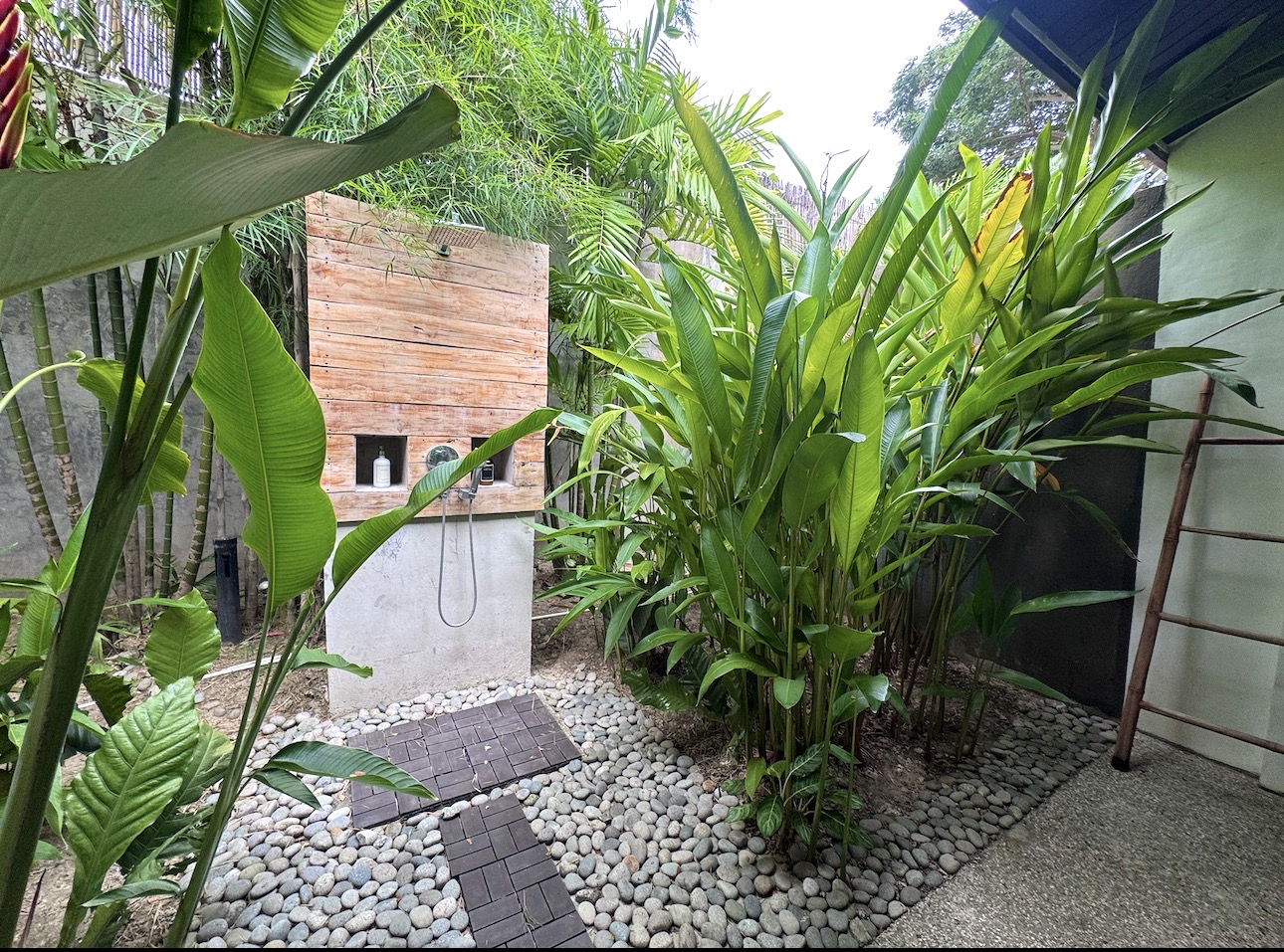 Executive Pool Villa B outdoor shower
